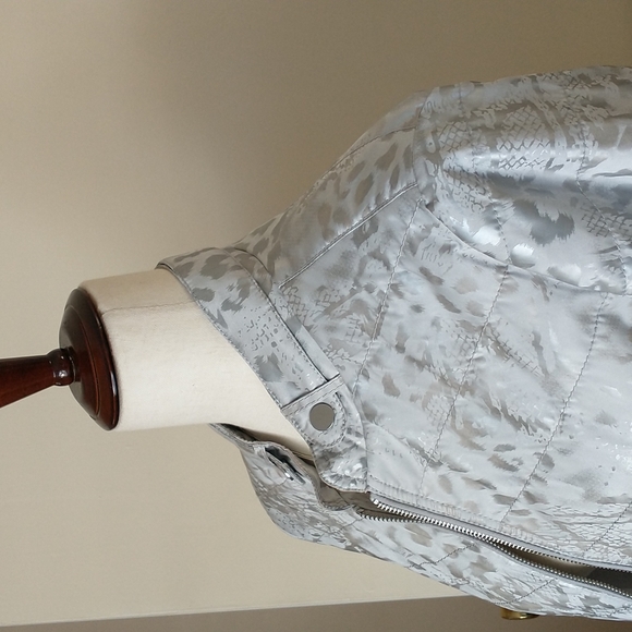 Chico's jacket coat puffer quilted leopard print grey gray silver outerwear sz 8 - Picture 4 of 13